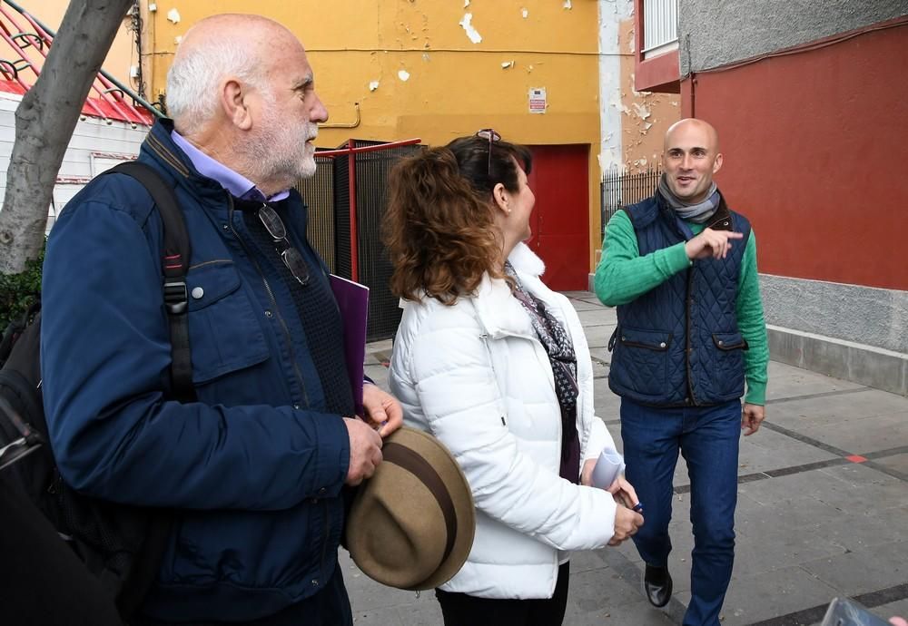 Visita de parlamentarios de Podemos al instituto José Arencibia Gil