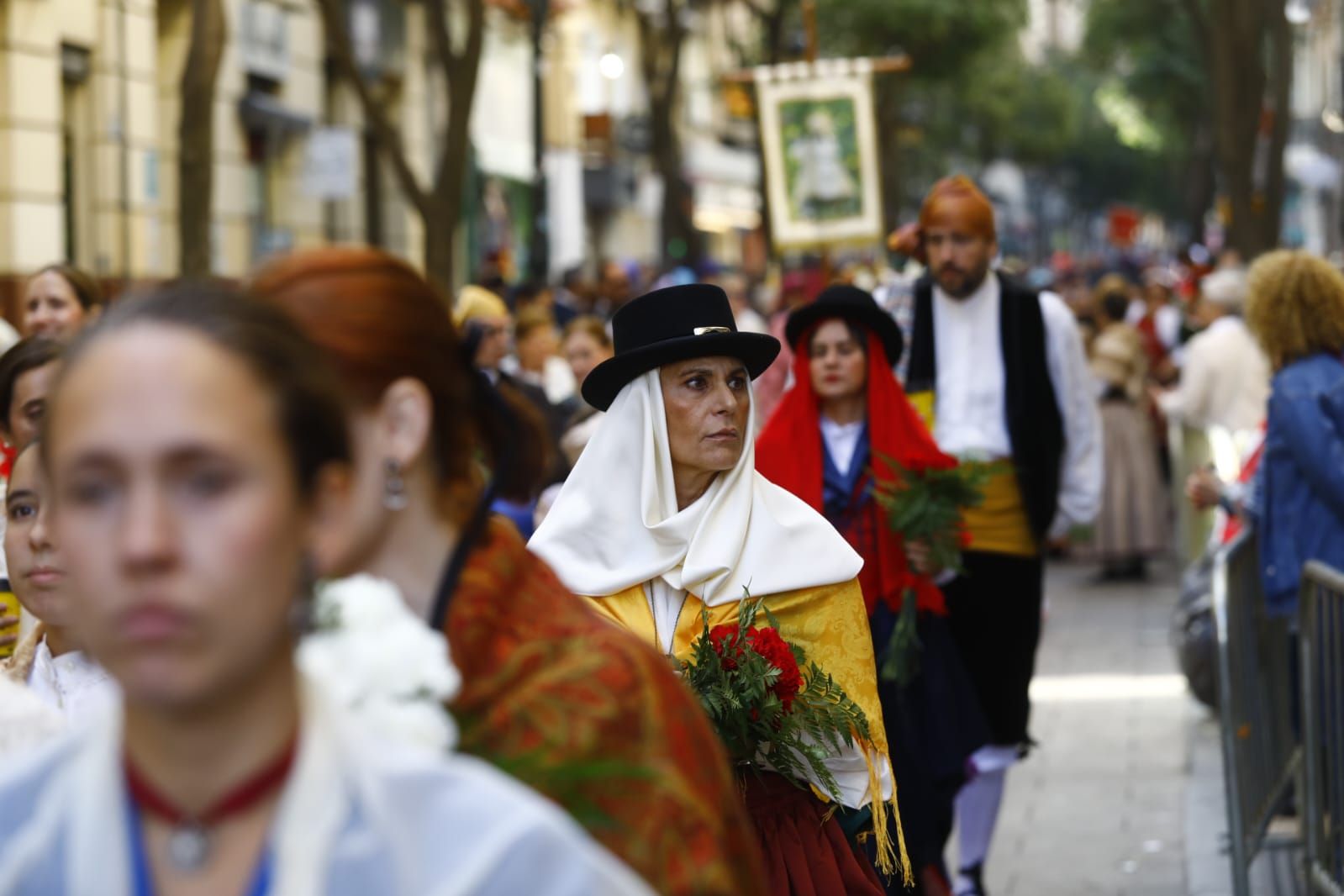 En imágenes | Zaragoza vive su día grande con la Ofrenda de Flores a la Virgen del Pilar