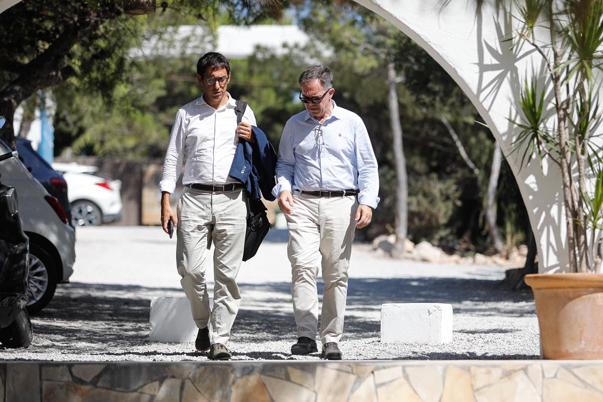 Reunión de Iago Negeruela en Sant Antoni con empresarios y hoteleros