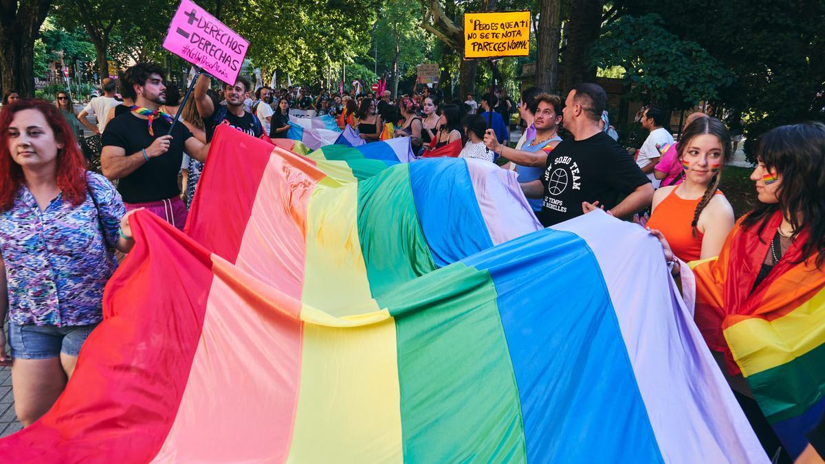 Un momento durante la marcha del Orgullo que acaba en el barrio de San Blas por tercer año consecutivo.