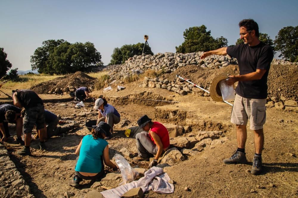 Excavaciones en el Cabeçó de Mariola