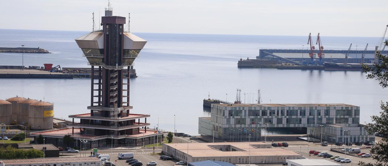 Vista del puerto de El Musel.