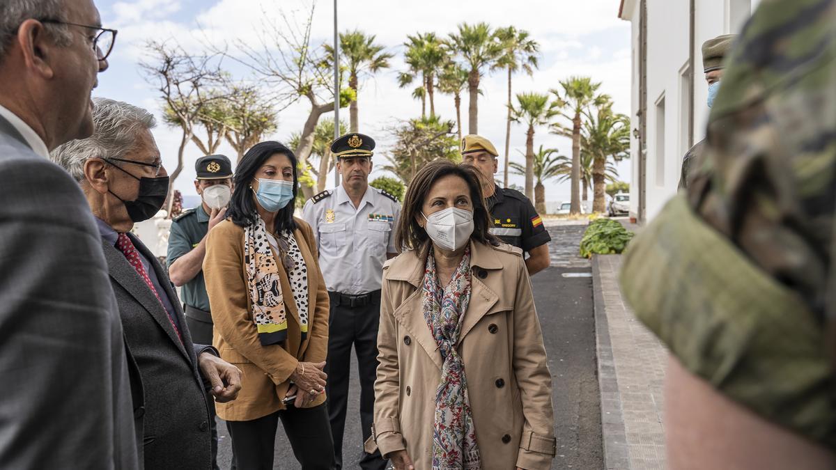 Margarita Robles en su visita a La Palma este jueves.