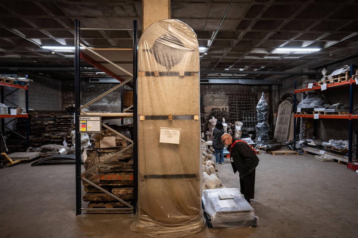 Imágenes de Almacén de Arte Público de Canyelles , durante la primera visita del mini festival OpenBarri.