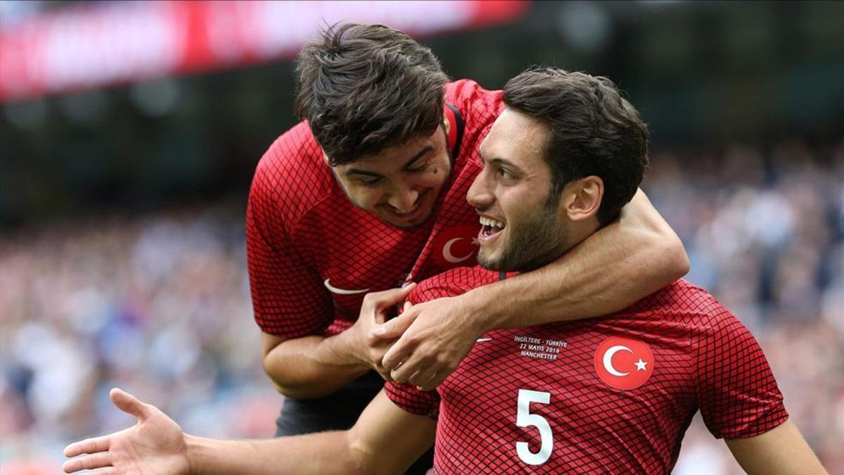 Calhanoglu denunció haber sido víctima de una entrevista inventada