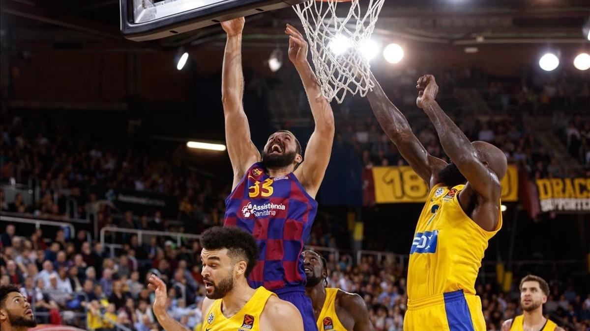 Mirotic lanza a canasta en el partido ante el Maccabi de la primera vuelta