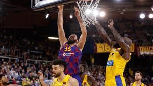 Mirotic lanza a canasta en el partido ante el Maccabi de la primera vuelta