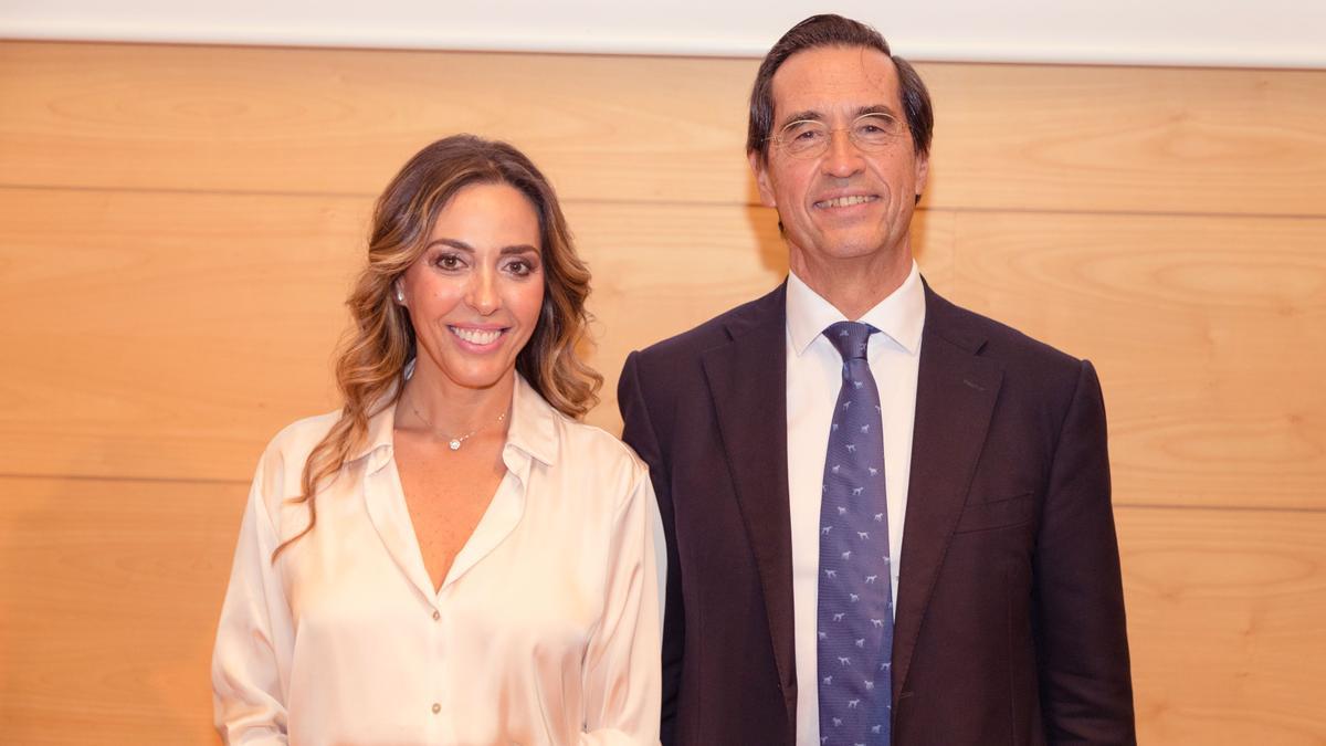 Monica Duart, CEO de Dormitienda y presidenta de la Fundación del Sueño Mónica Duart, junto a Mario Alonso Puig.