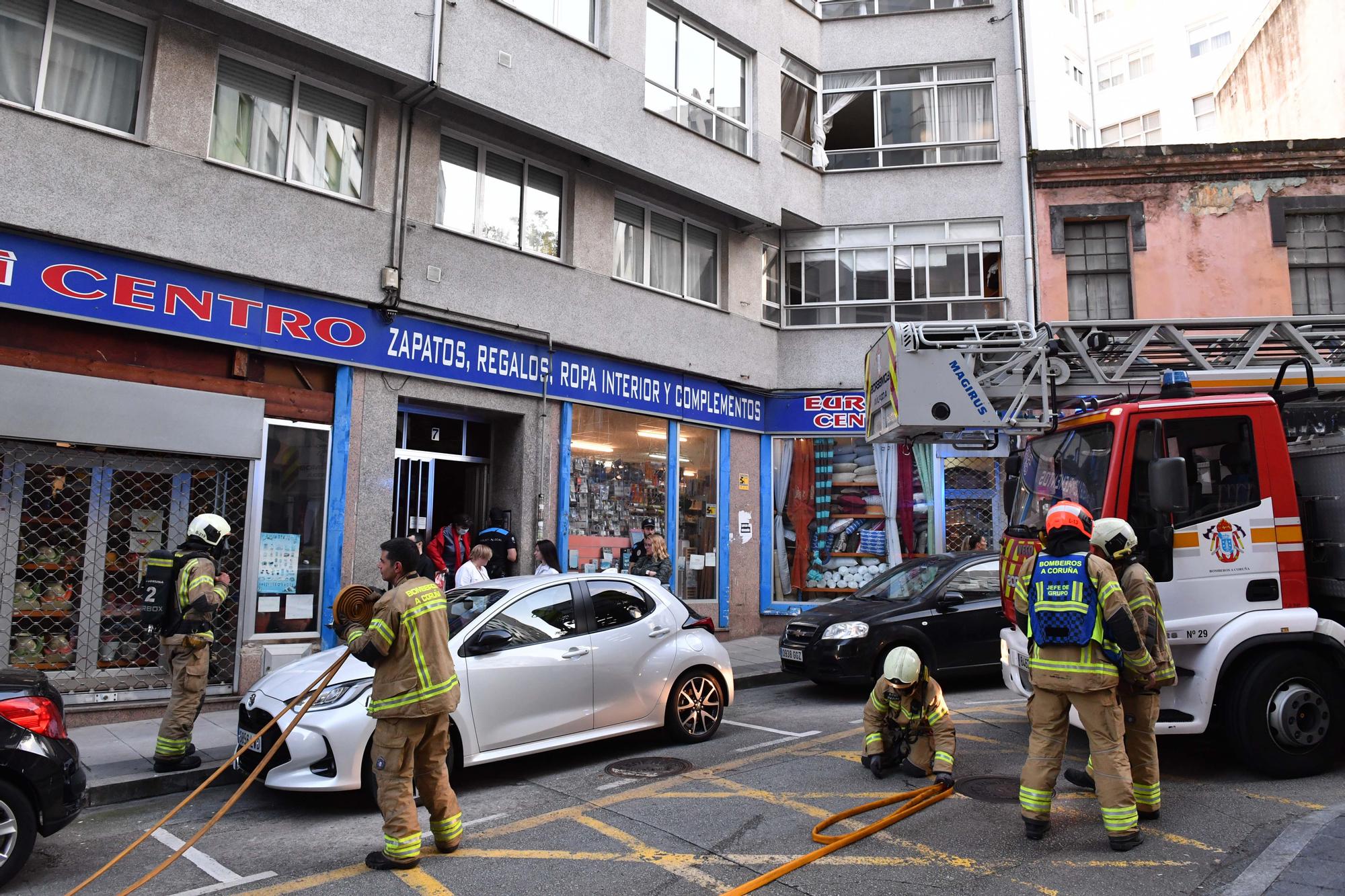 Una pota olvidada al fuego causa un incendio en una vivienda de la calle San Vicente en A Coruña