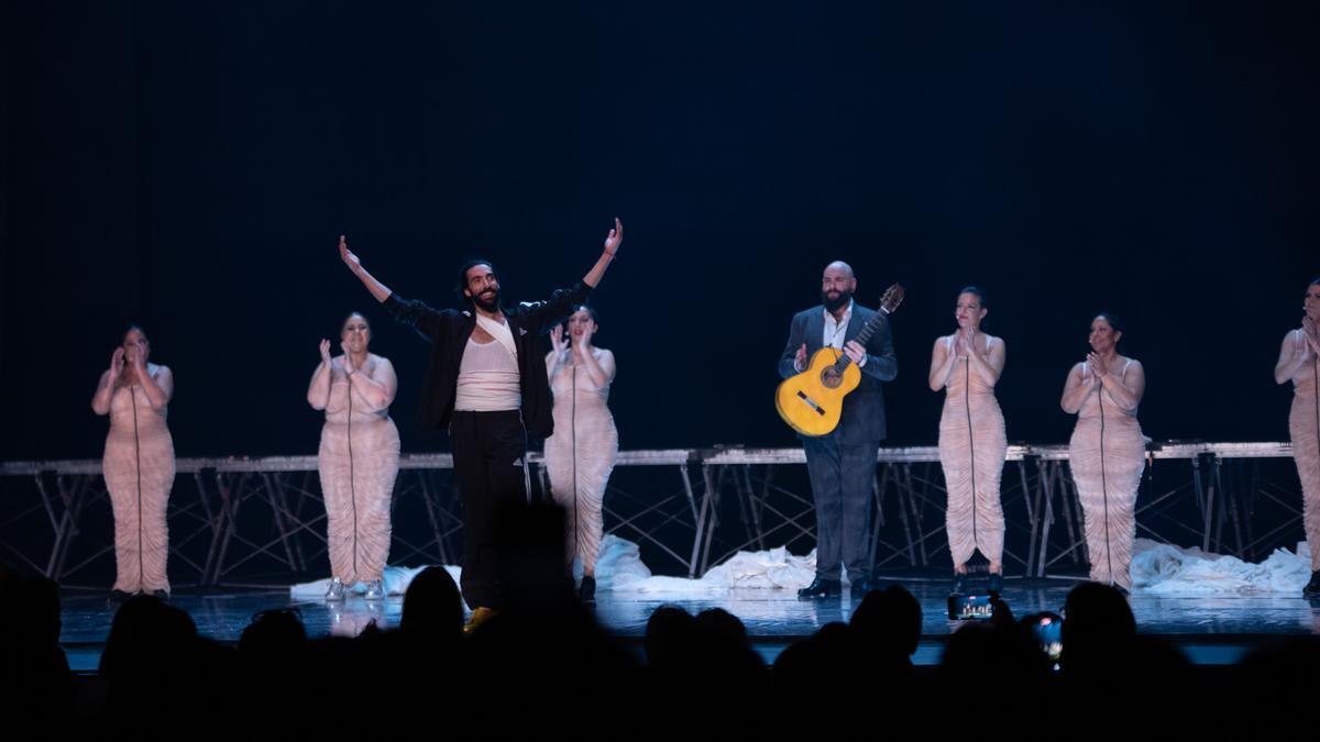 'El manto y su ojo', de Eduardo Guerrero