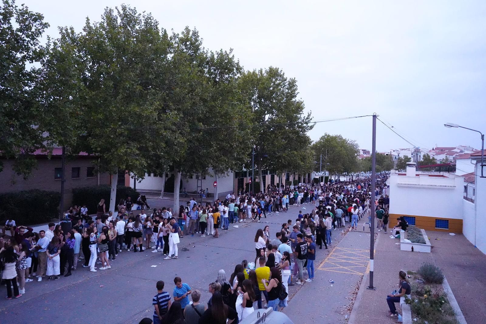 Miles de personas forman colas de horas para ver a Quevedo