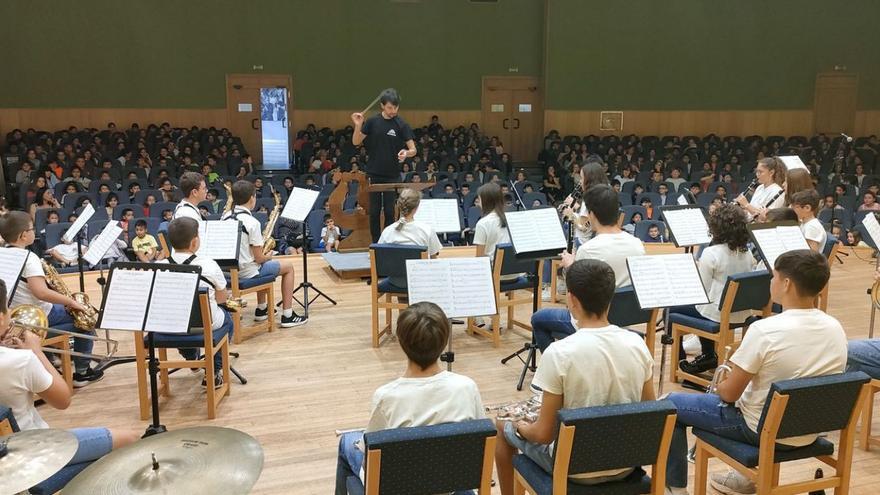 Recital didáctico de la Banda Xuvenil de Lalín. | // BERNABÉ