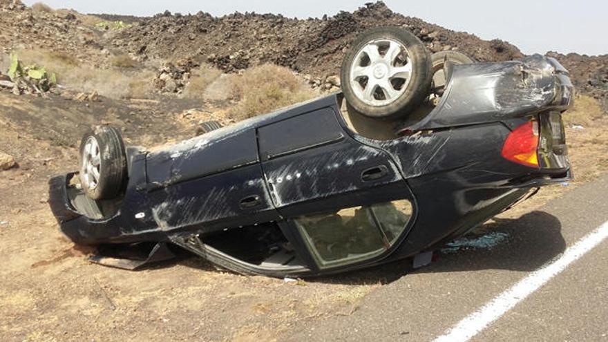 Una mujer, en estado crítico tras el vuelco de un automóvil en Yaiza