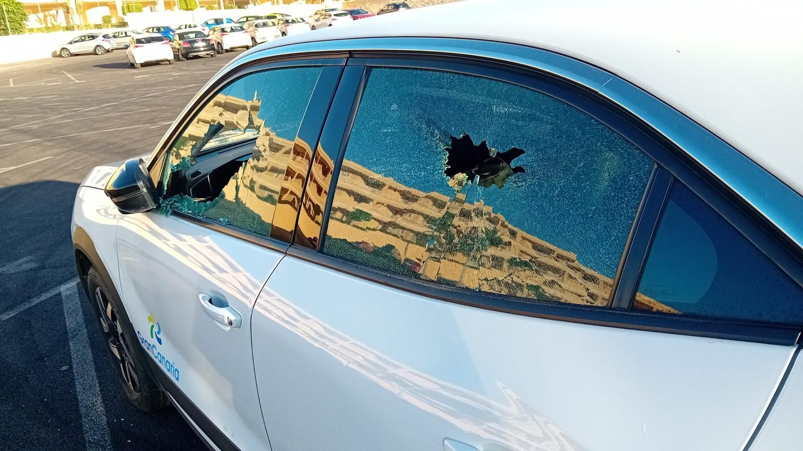 Coches de CICAR vandalizados en Costa Adeje
