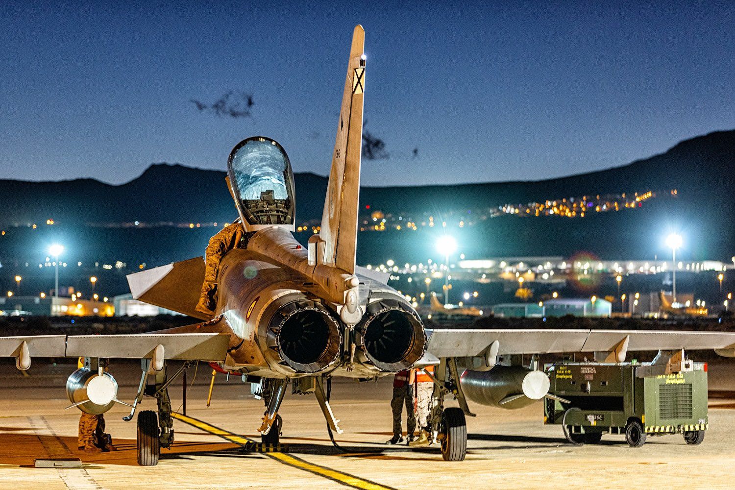 Cazas Eurofighter y F-18 efectúan ejercicios de entrenamiento en Canarias