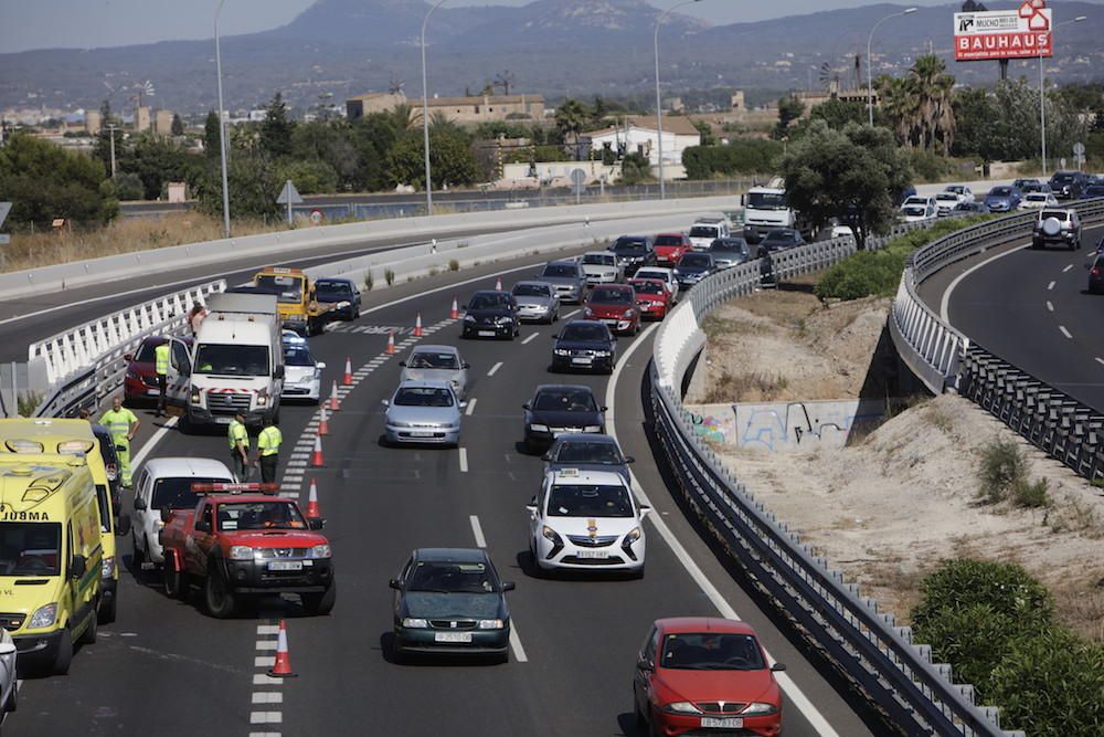 Gran atasco en la autopista del aeropuerto por una colisión en cadena