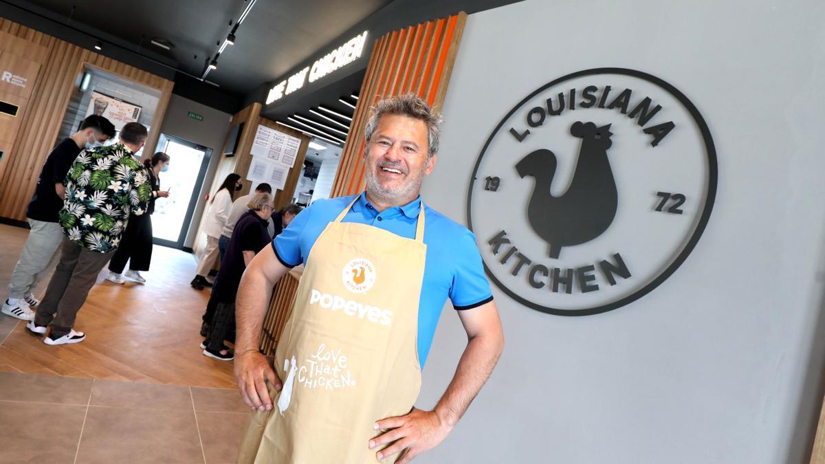 Miki Nadal, en su visita al Popeyes de Zaragoza, este sábado