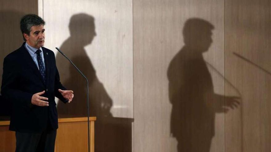 Ignacio Cosidó, director general de la policía, en una rueda de prensa. efe