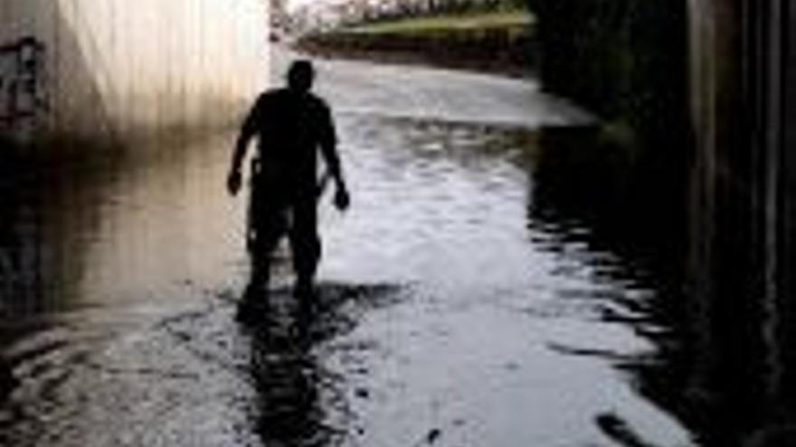 La lluvia colapsa el tráfico e inunda casas y locales en Mérida y Plasencia