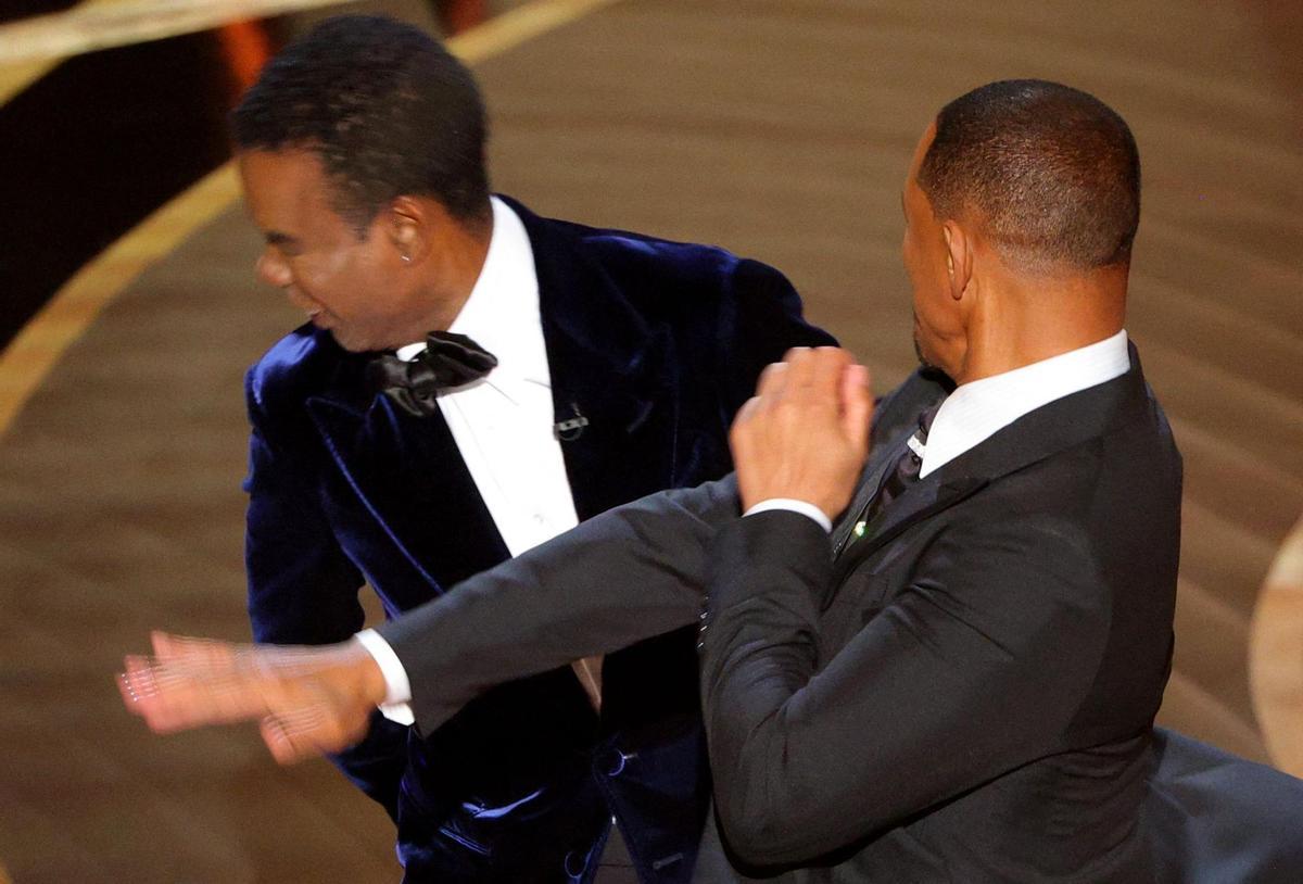 27/3/2022.  Will Smith propina una bofetada a Chris Rock por hacer un chiste sobre la alopecia de su mujer en los Oscar