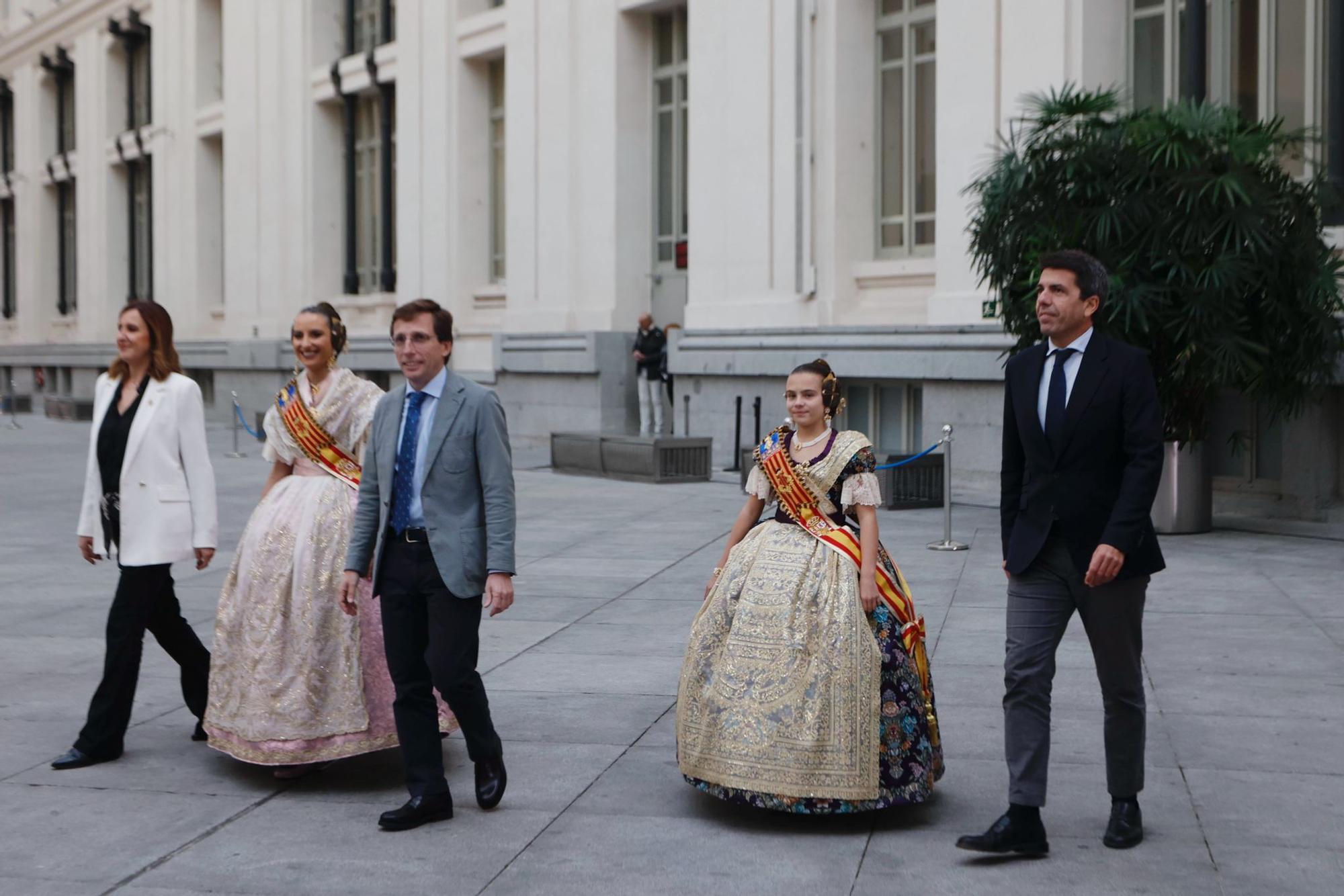 Las mejores imágenes de la recepción a las falleras en el Ayuntamiento de Madrid