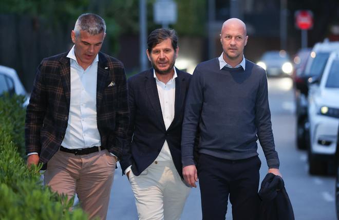 Jordi Masip, con Mateu Alemany y Jordi Cruyff, llegando a la cena de celebración del Barça
