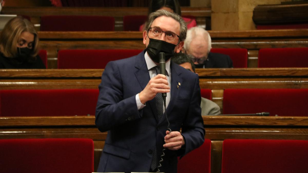 El conseller Jaume Giró, durant el ple del Parlament