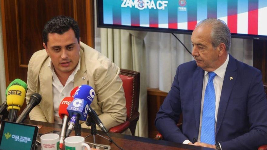 Javier Páez y Cipriano García, ayer en Caja Rural. | ALBA PRIETO
