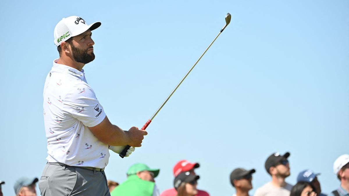 Jon Rahm ejecuta un golpe durante la tercera jornada