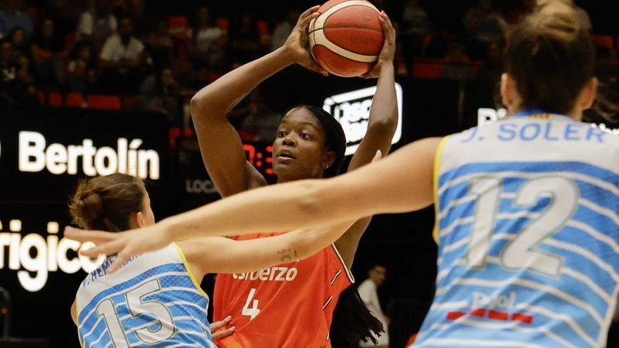 El Valencia BC se aferra al fortín de la Fonteta para curar su herida