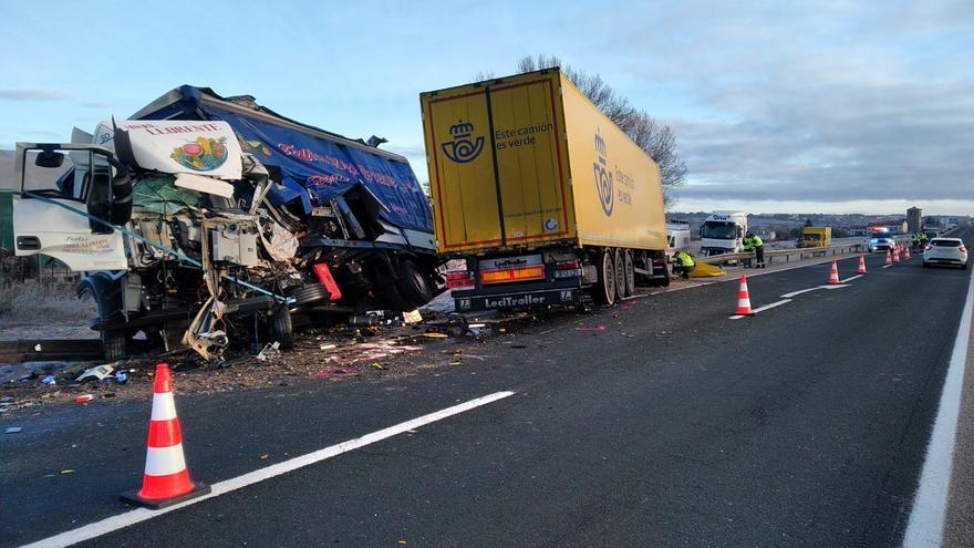 Fallecen dos camioneros tras sufrir un accidente en la N-122 en Golmayo (Soria)