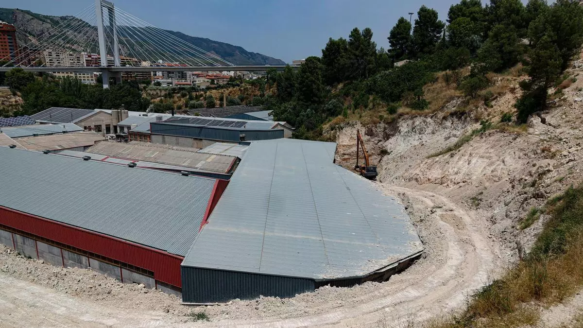 Alcoy retoma la construcción del acceso al polígono Santiago Payà tras un corrimiento de tierras