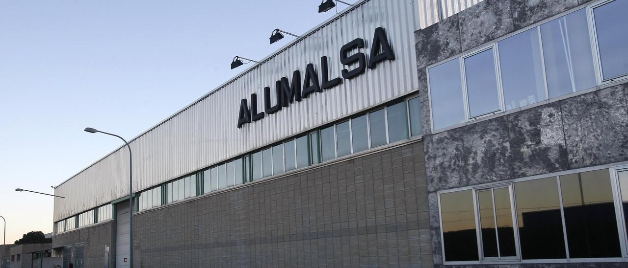 La planta zaragozana de Alumalsa, ubicada en la carretera de Castellón y dedicada a la fundición de piezas de aluminio para el automóvil.