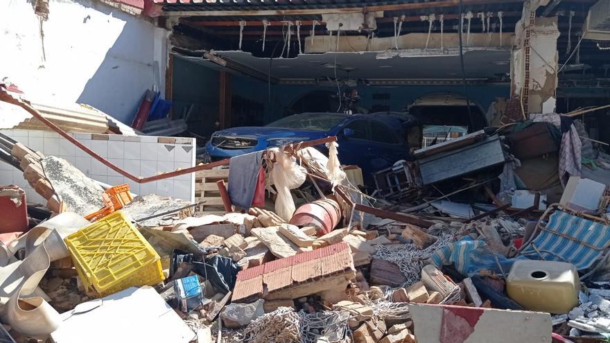 Coche dentro de un local destrozado en Catarroja cinco meses despué