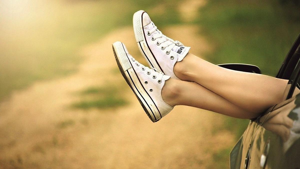 TRUCO LIMPIAR ZAPATILLAS | Trucazo: cómo limpiar las zapatillas de tela  blanca con un producto que tienes en casa