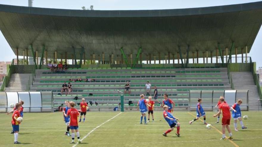 Imagen de la Escuela Deportiva de Fútbol, más numerosa de Torrevieja.