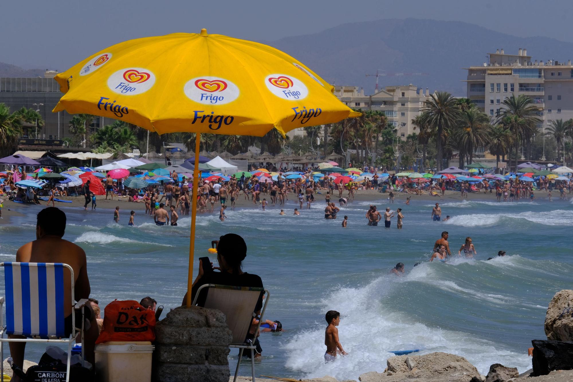 Las playas de Málaga llenas en el fin de semana de inicio de las vacaciones de agosto