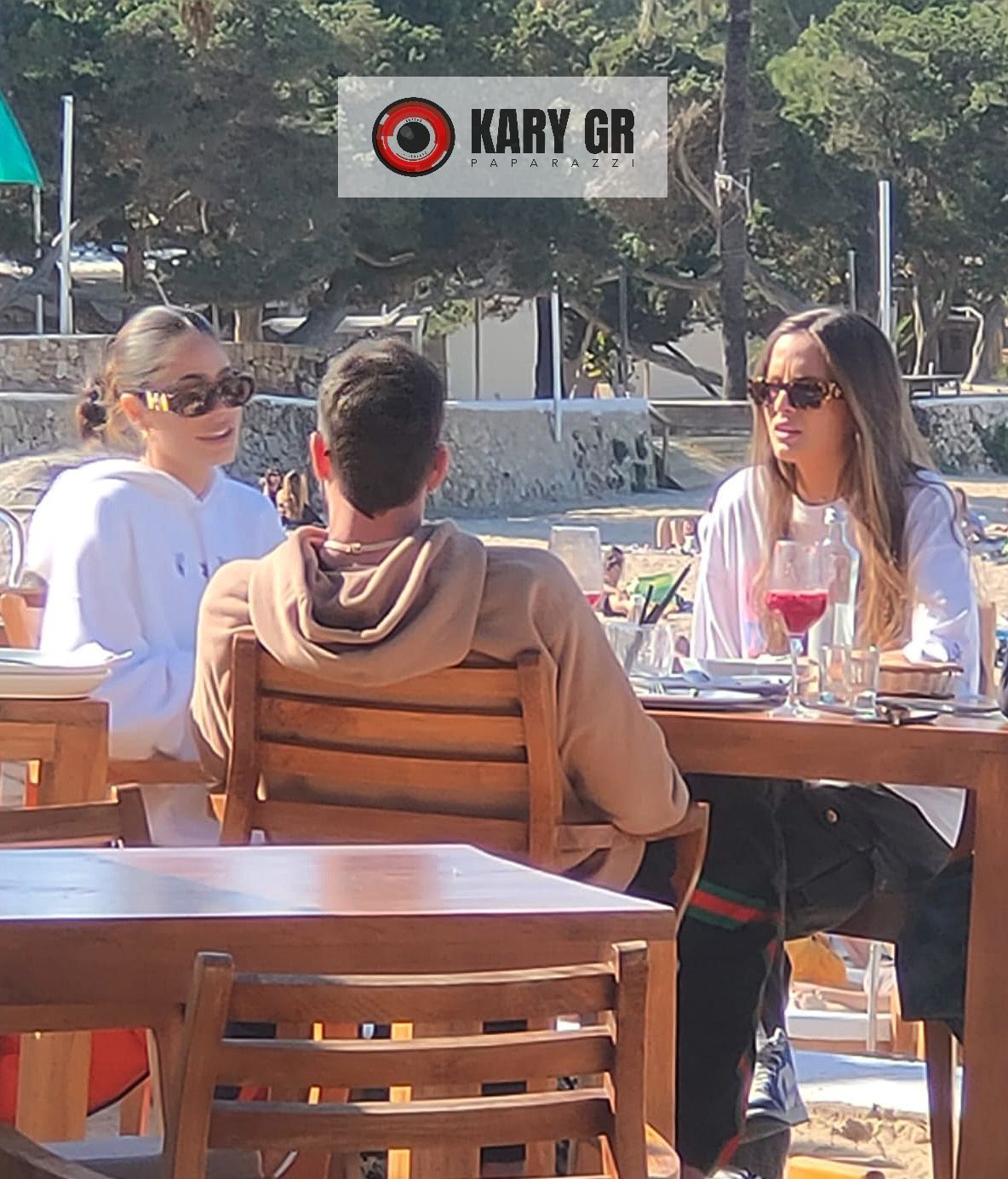 Las fotos en Ibiza que confirman la relación entre la cantante Tini y el futbolista De Paul