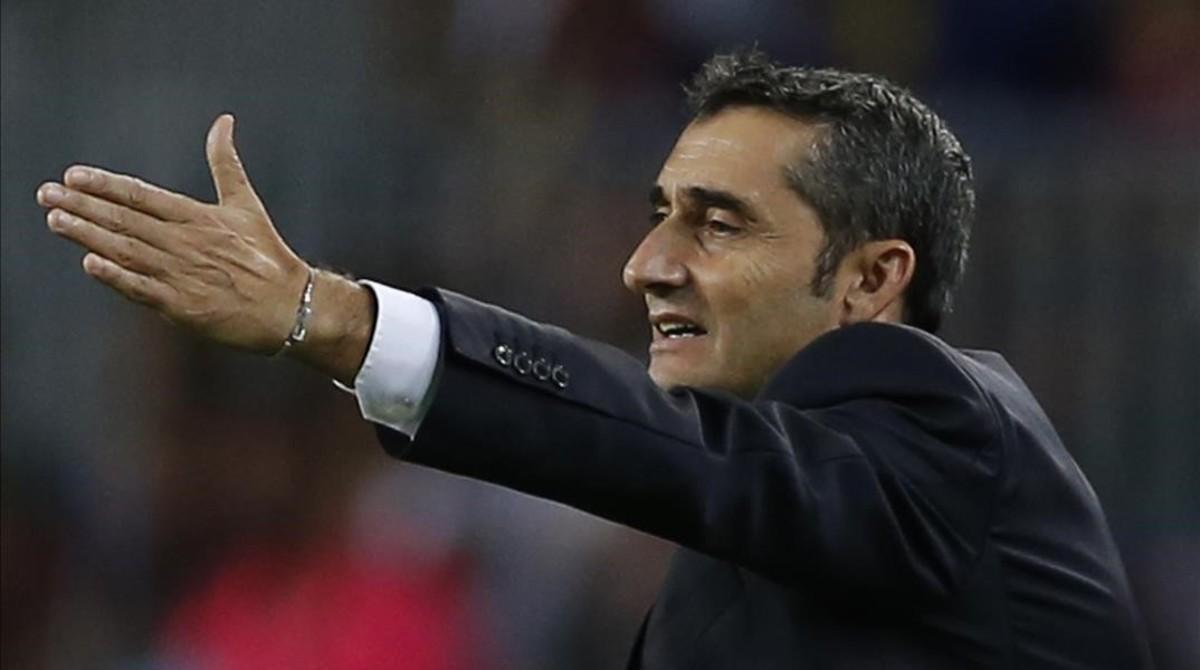 zentauroepp40081622 barcelona coach ernesto valverde gestures during a champions171221193205