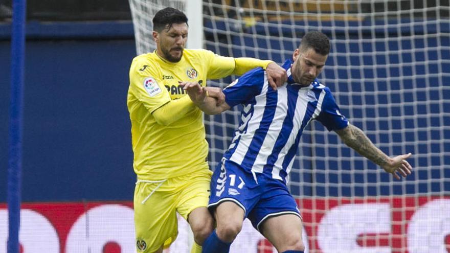 El Alavés asalta El Madrigal en una gran primera parte