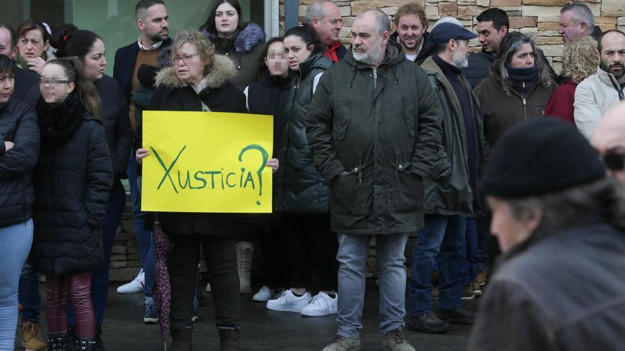 Baleira, un pueblo paralizado por la &quot;barbarie&quot;: &quot;Por un juicio justo contra los pederastas&quot;