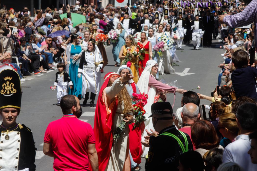 Flores y alegría para despedir la Semana Santa Marinera en el desfile de Resurrección