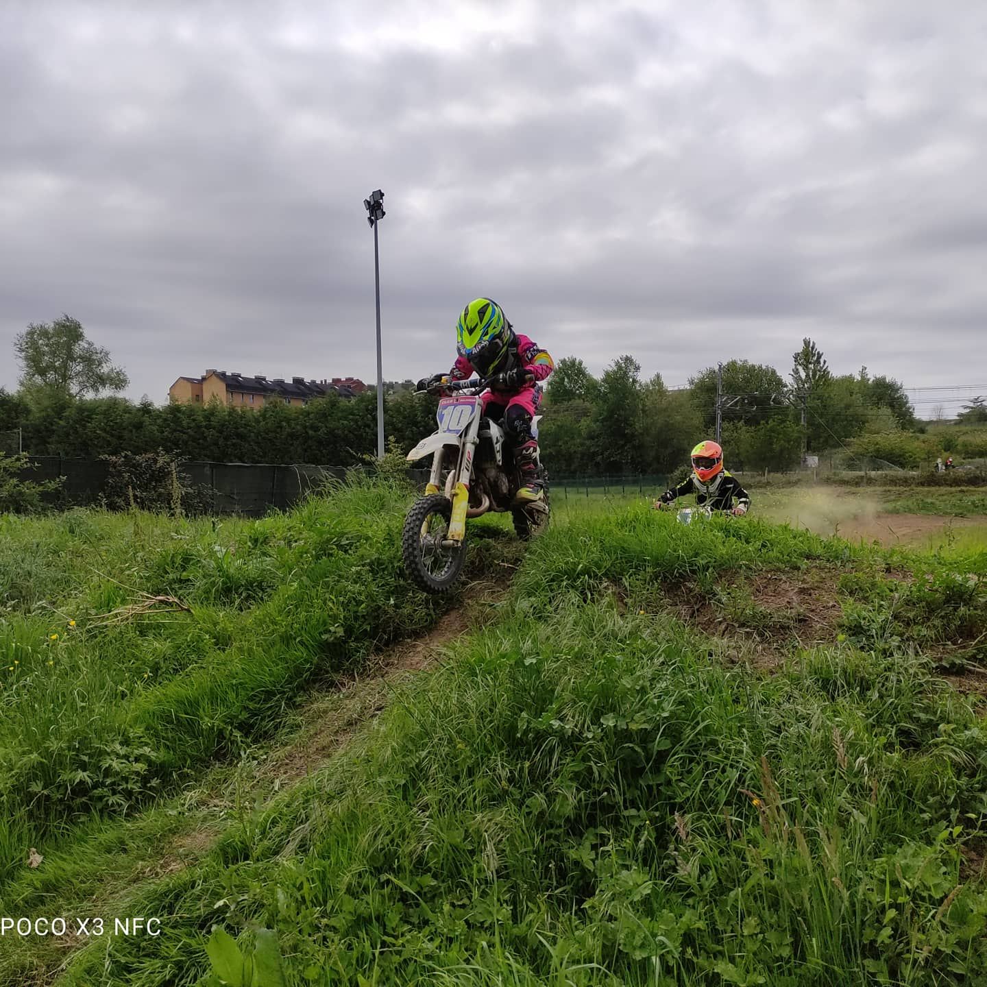 La pequeña Cloe Marrón lidera el campeonato de España de motocross