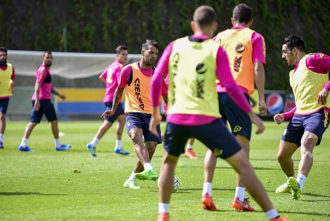 Entrenamiento de la UD LAS PALMAS en Barranco ...