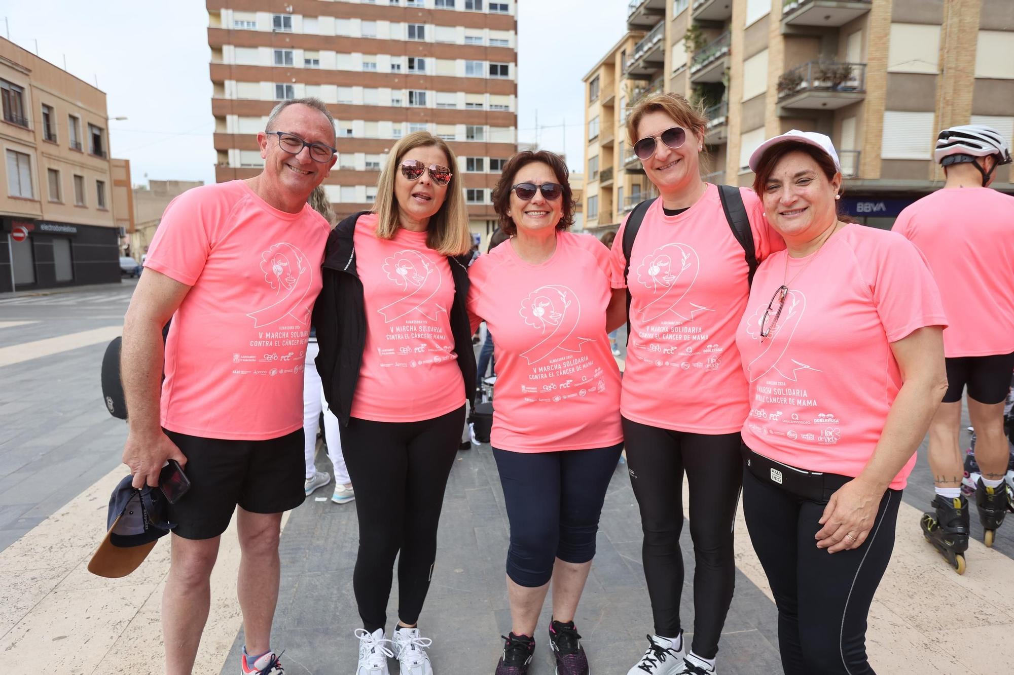 Las imágenes de la Marcha contra el Cáncer de Mama en Almassora