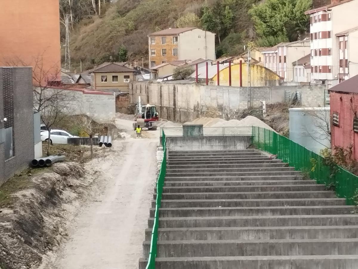 Los trabajos a la altura del cuartel de la Guardia Civil.