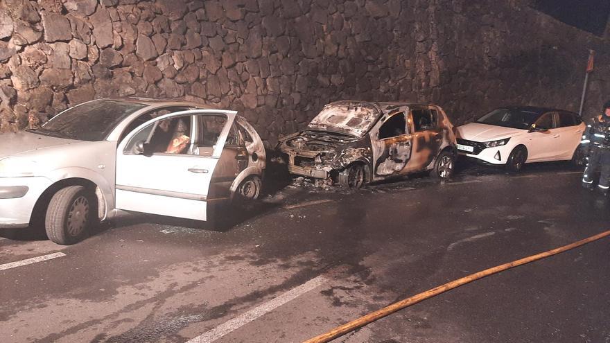 Investigan el incendio de dos coches de la misma mujer en Tenerife
