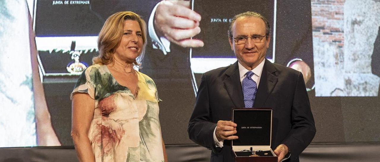 La Medalla de Extremadura pone el broche de oro a nuestro centenario
