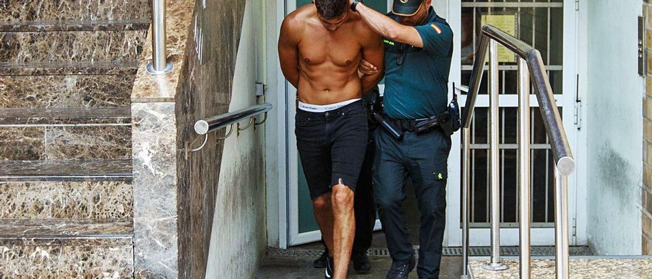 El acusado sale de los juzgados de Ibiza tras ser detenido en julio de 2018.