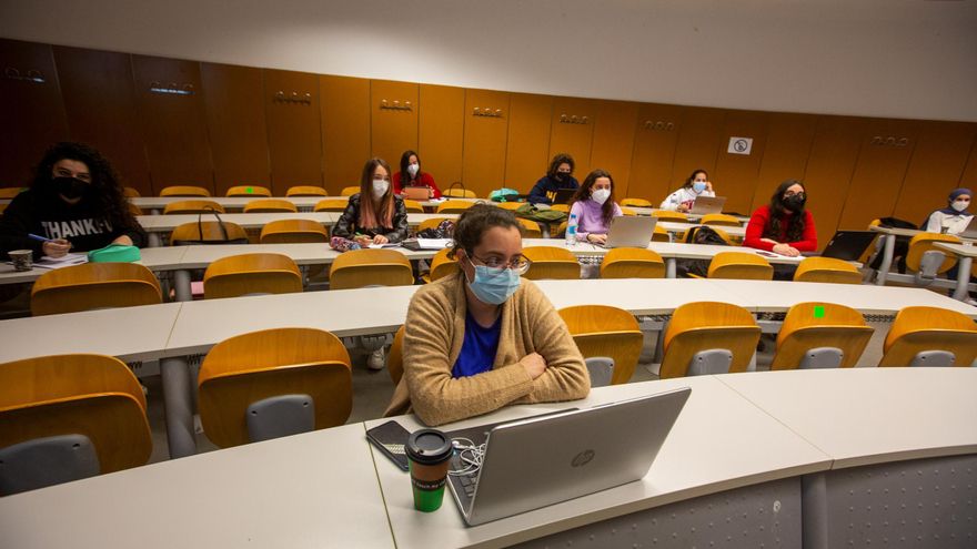 Los universitarios vuelven a las aulas